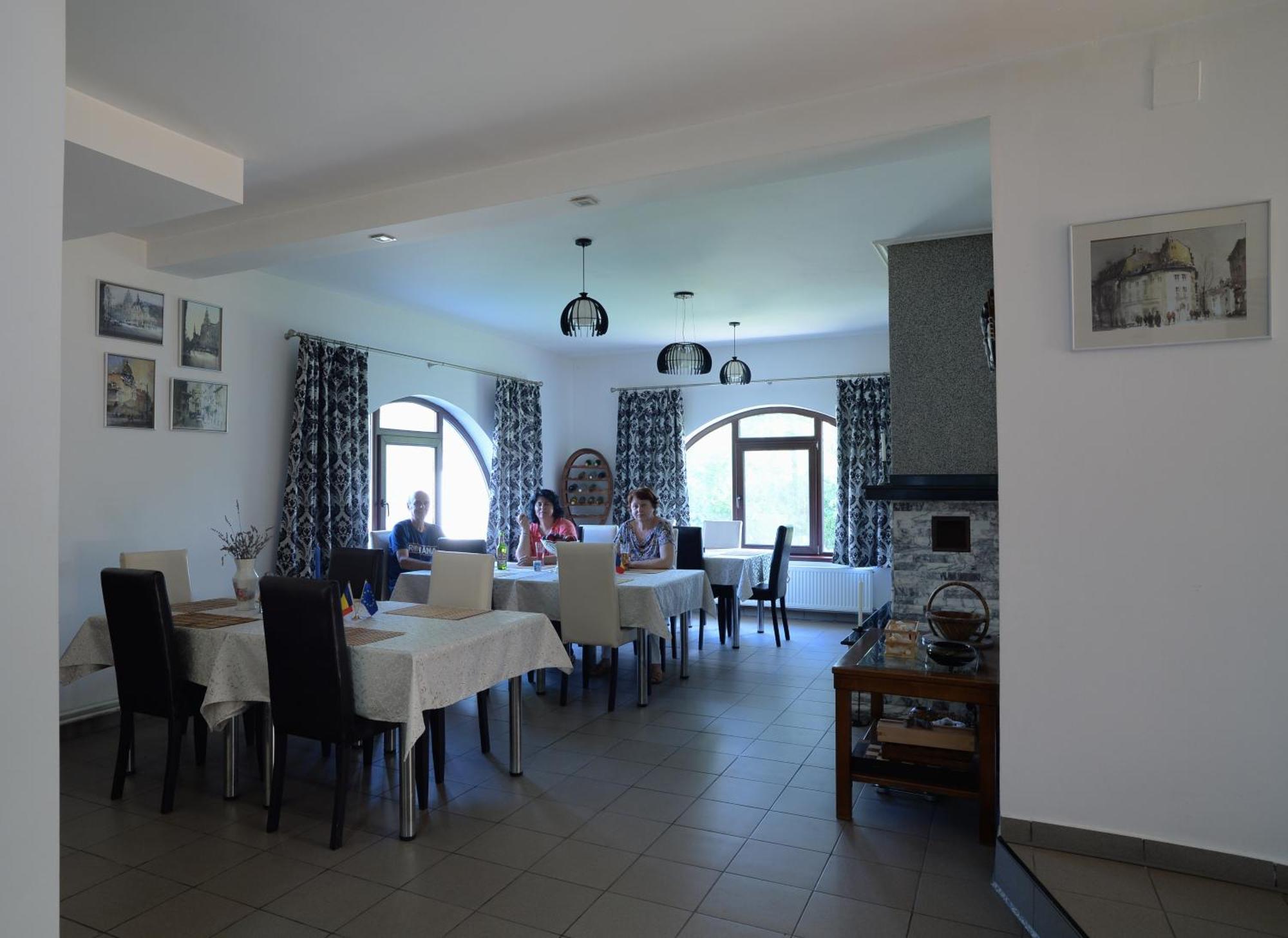Vila Madudu Valenii de Munte Ngoại thất bức ảnh